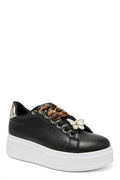 Zapatillas Decorativas con Detalles de Mariposa